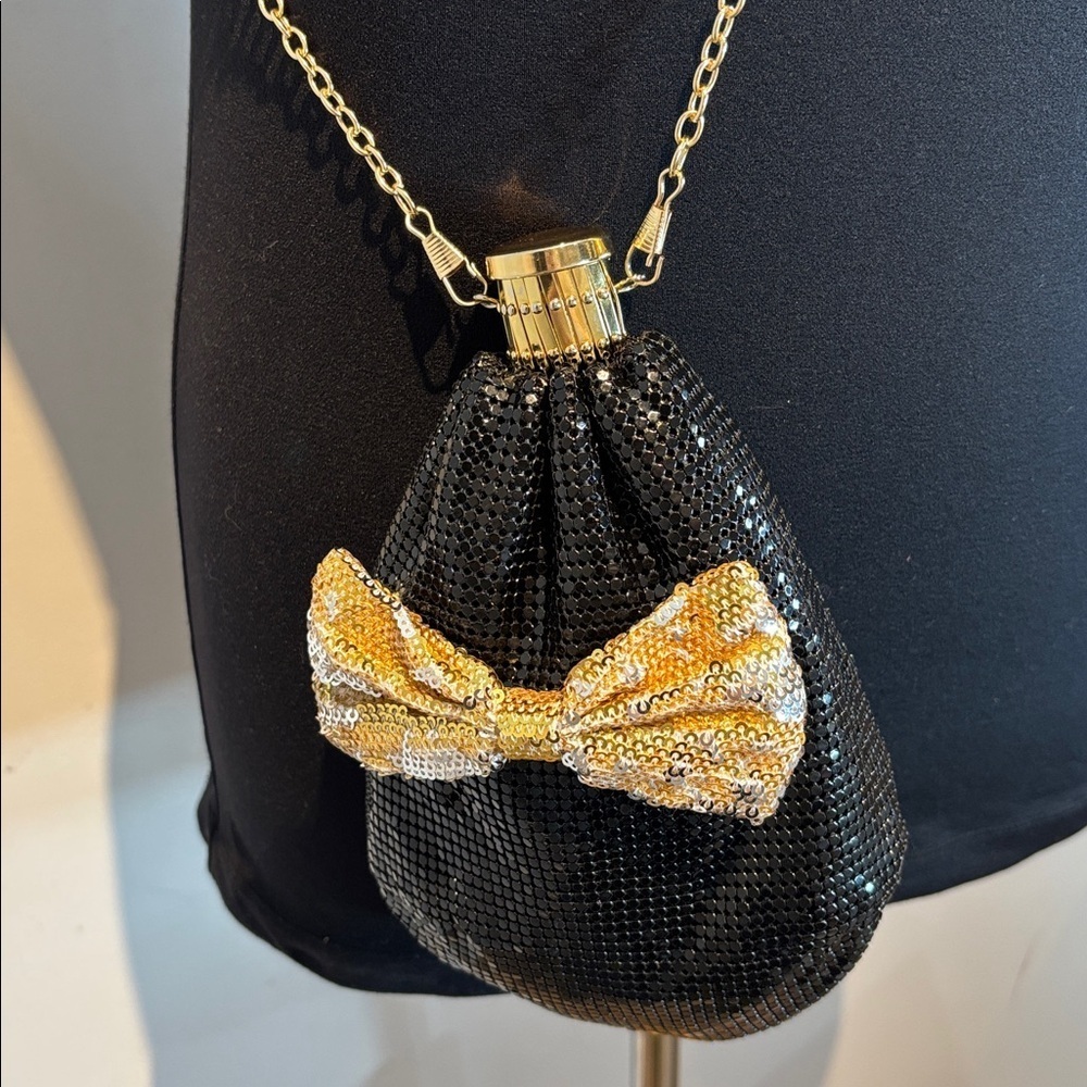 Black chainmail Metal Mesh Purse with goldtone Accordion Closure bow detail - Picture 11 of 11